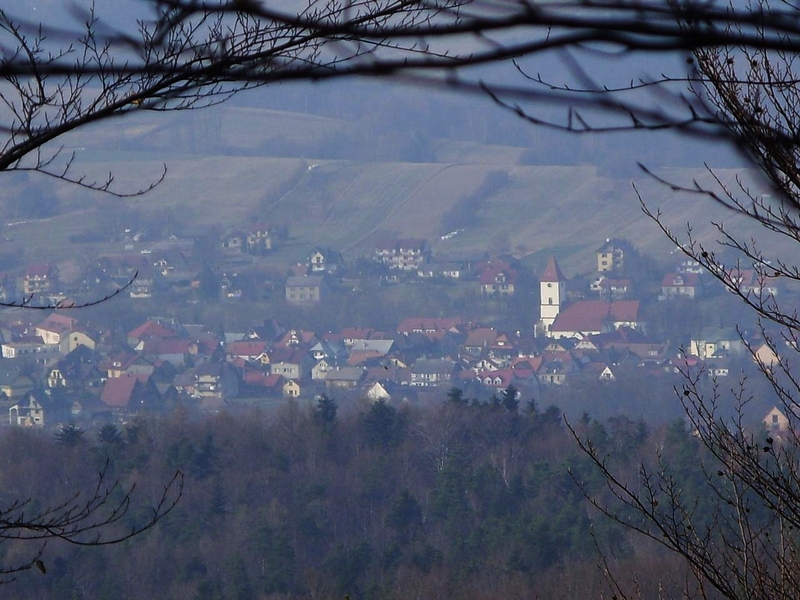Widok na Lipnice Murowana z Piekarskiej Gory